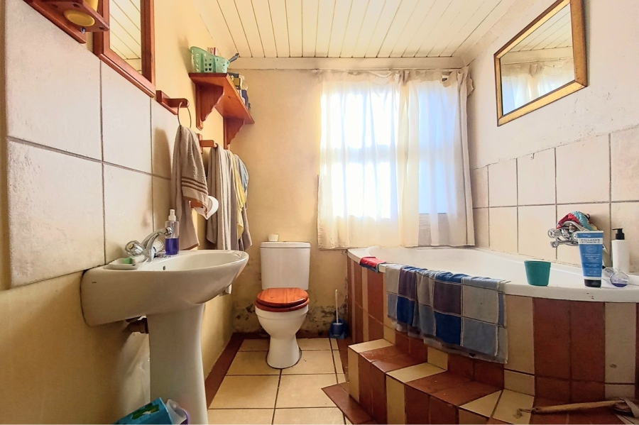 6 Bedroom Property for Sale in Ruyterwacht Western Cape